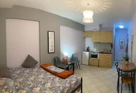 Cosy With Easy Parking 拉里萨